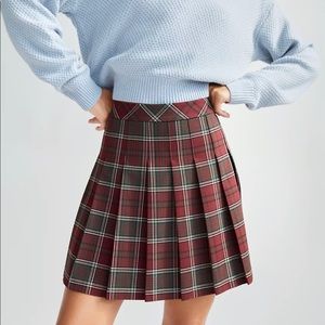 Aritzia Sunday Best OLIVE MINI 17" SKIRT